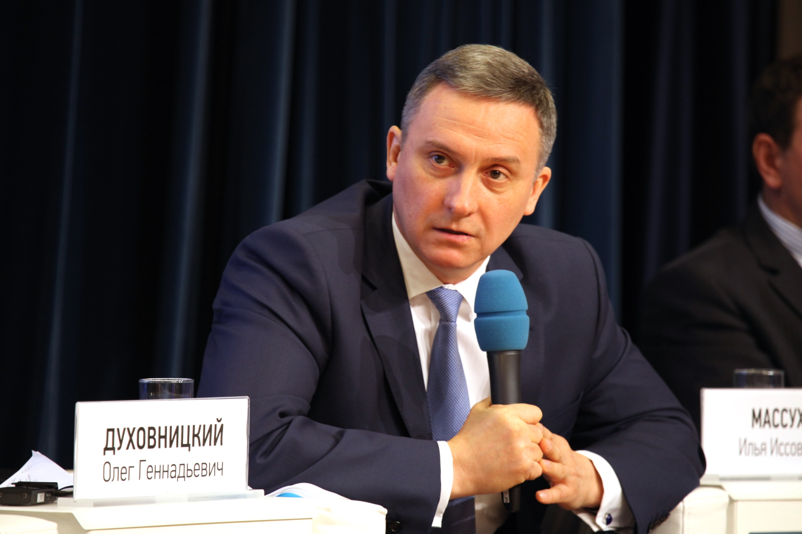 DUHOVNITSKIJ-27.04 Руководитель Россвязи выступил на открытии VII Международного форума безопасного Интернета