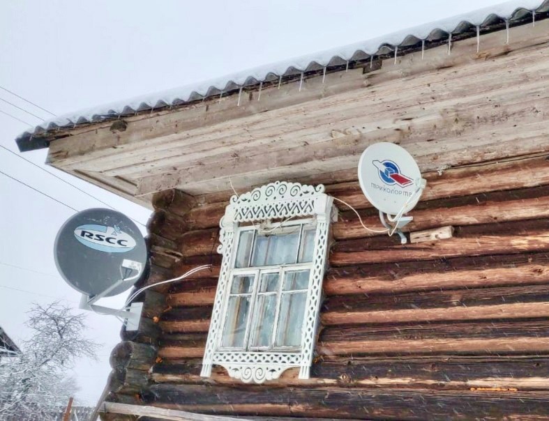 Proekt-100 Космические деревни: жители малых населенных пунктов получают доступ к Интернету через российские спутники «Экспресс-АМ»