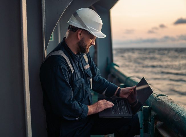 istockphoto_1202259544.jpg__730x480_q95_subsampling-2 В море без волнения: ГП КС обеспечит связью пассажирский, грузовой и беспилотный морской транспорт
